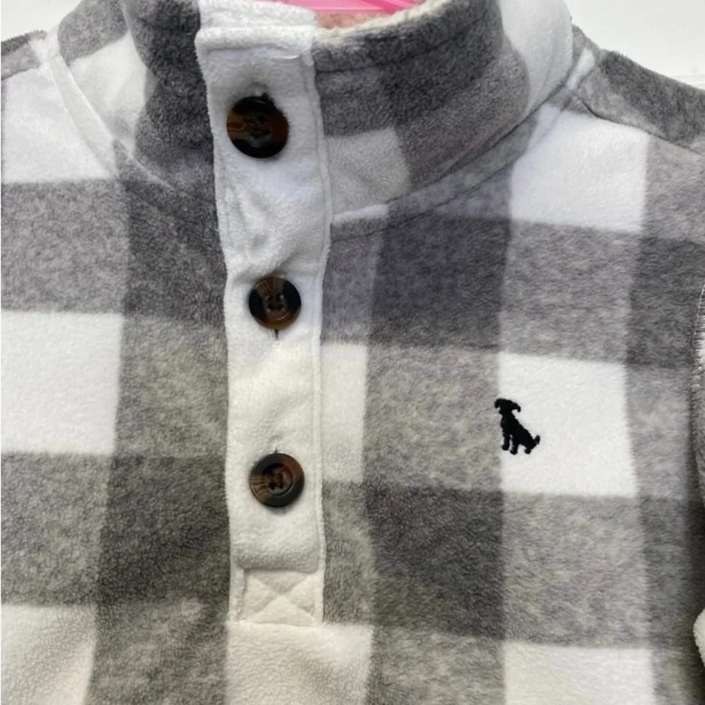 Carter’s Boys Long Sleeved  fleece Shirt bundle of 2 size 4T smoke pet free